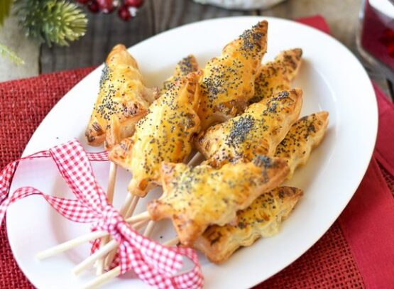 Savory-puff-pastry-Christmas-snacks-quick-and-easy-recipes-for-the-holiday-feast