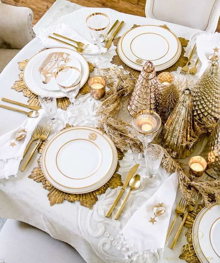 awesome table decoration in gold festive setting