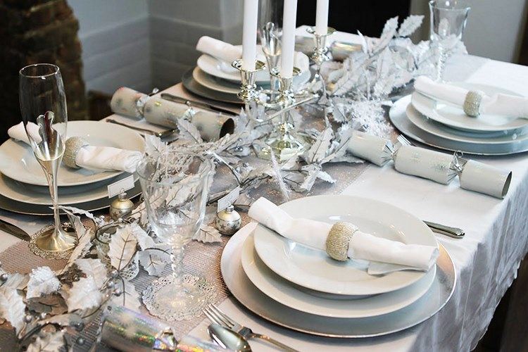 white and silver table decoration centerpiece and place setting ideas