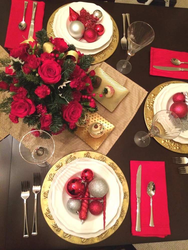 glamorous gold new years eve table decor ideas red accent color