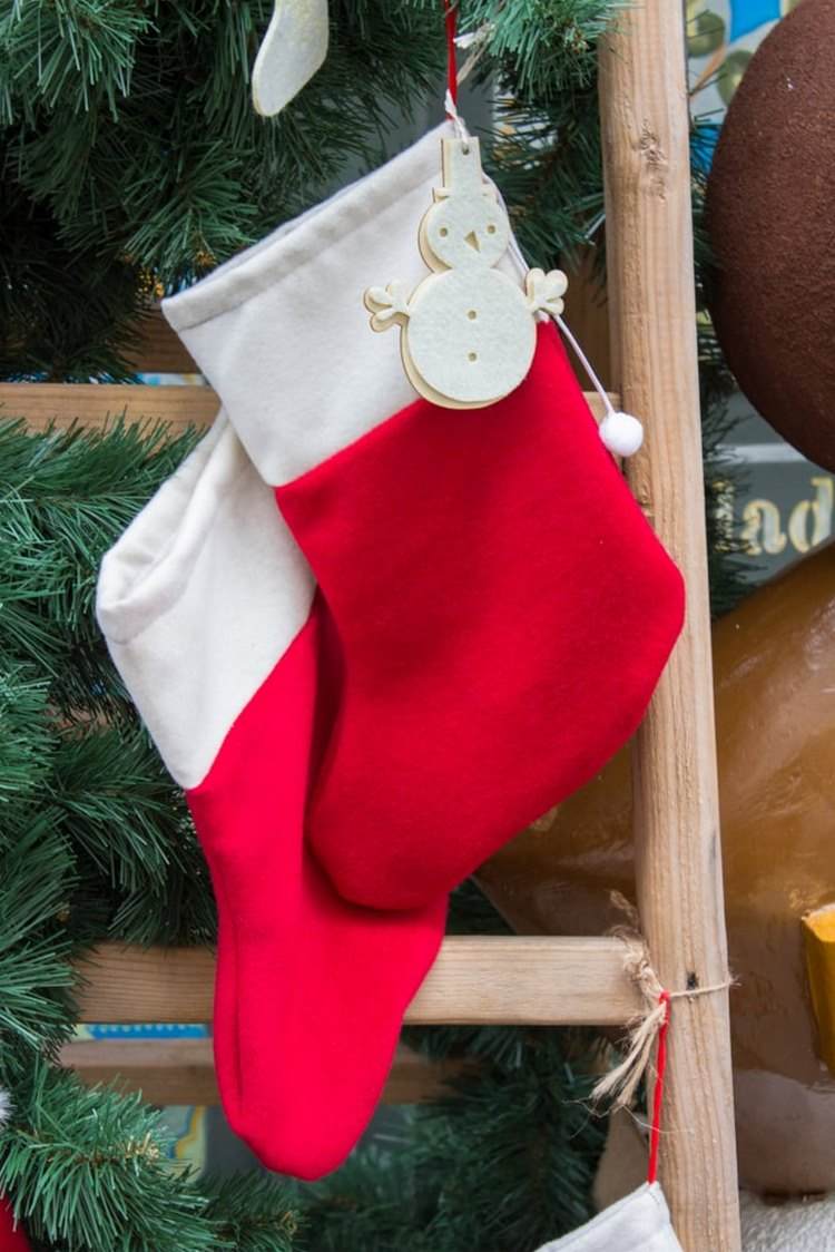 hang stockings on wooden ladder Christmas decor ideas