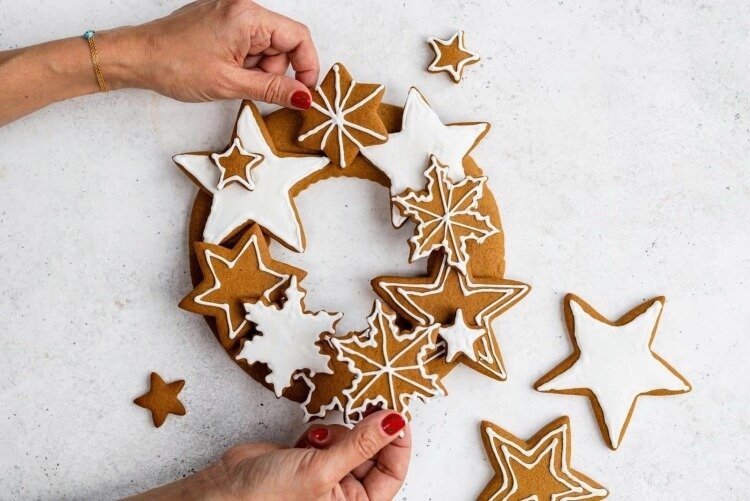 how to prepare homemade gingerbread christmas wreath