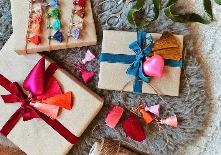 boho chic style Christmas gift wrapping