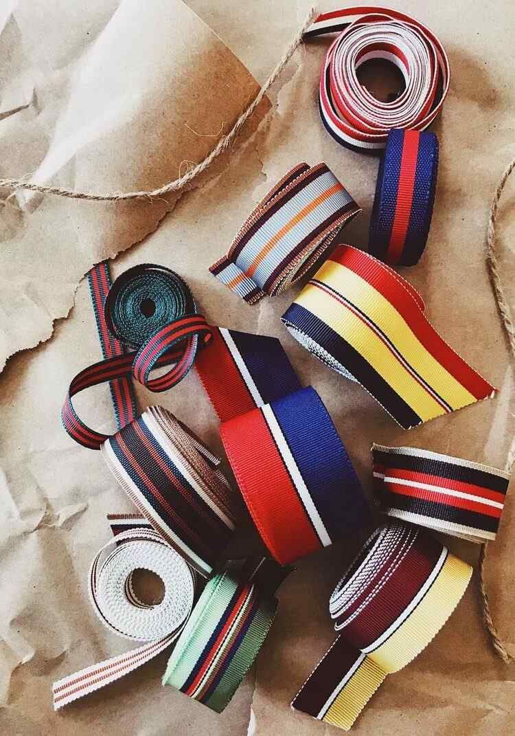 vintage ribbons elegant artistic gift wrapping ideas
