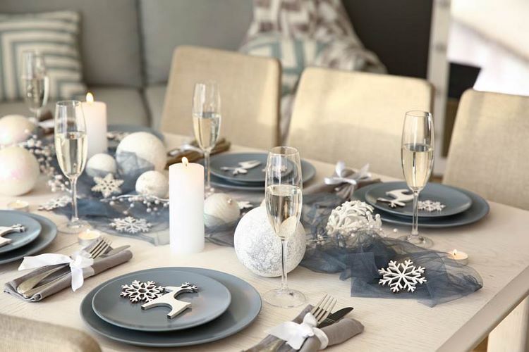 white and blue festive tablescape