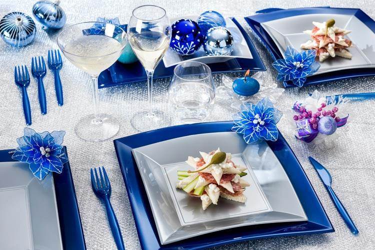 white and blue tablescape festive decoration ideas