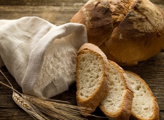 DIY-Reusable-linen-bread-bags-zero-waste-food-storage-ideas