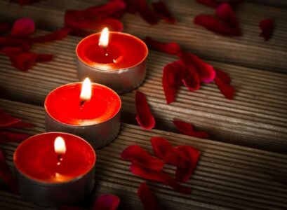 DIY-candles-for-Valentines-day-quick-and-creative-decor-ideas