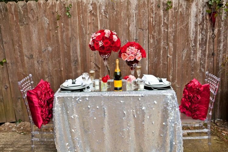 Valentines Day dinner ideas silver sequins tablecloth roses centerpiece