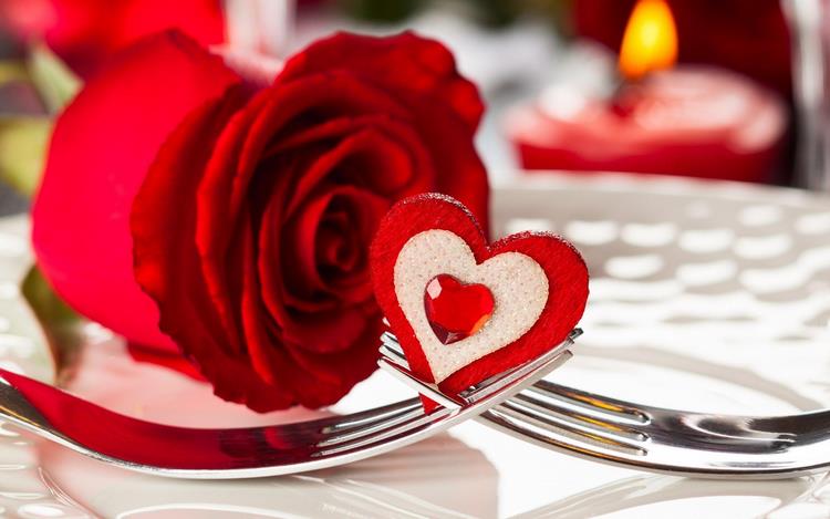 how to decorate the table on Valentines day