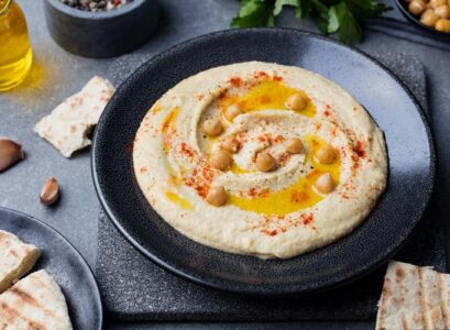 hummus-chickpea-dip-and-pita-bread