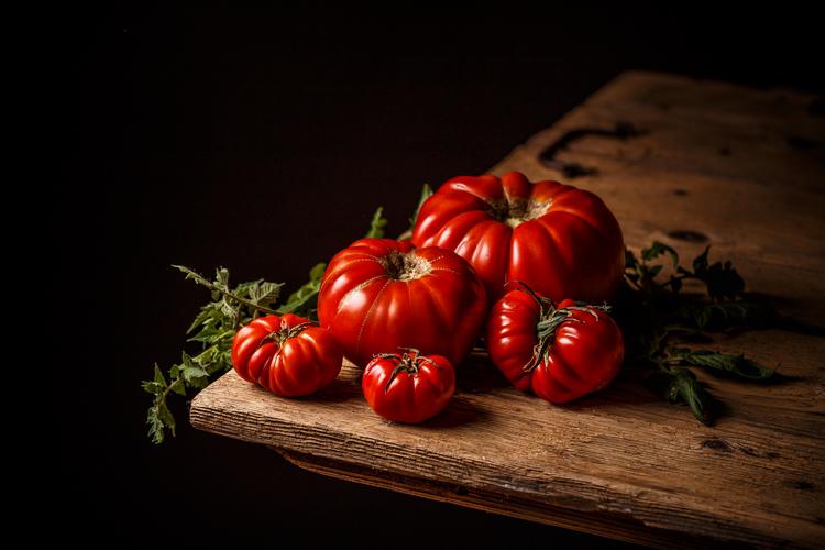 ripe red tomatoes vegetables suitable for grilling