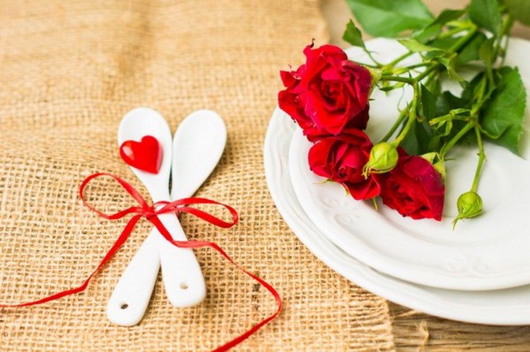 table setting ideas Valentines day dinner