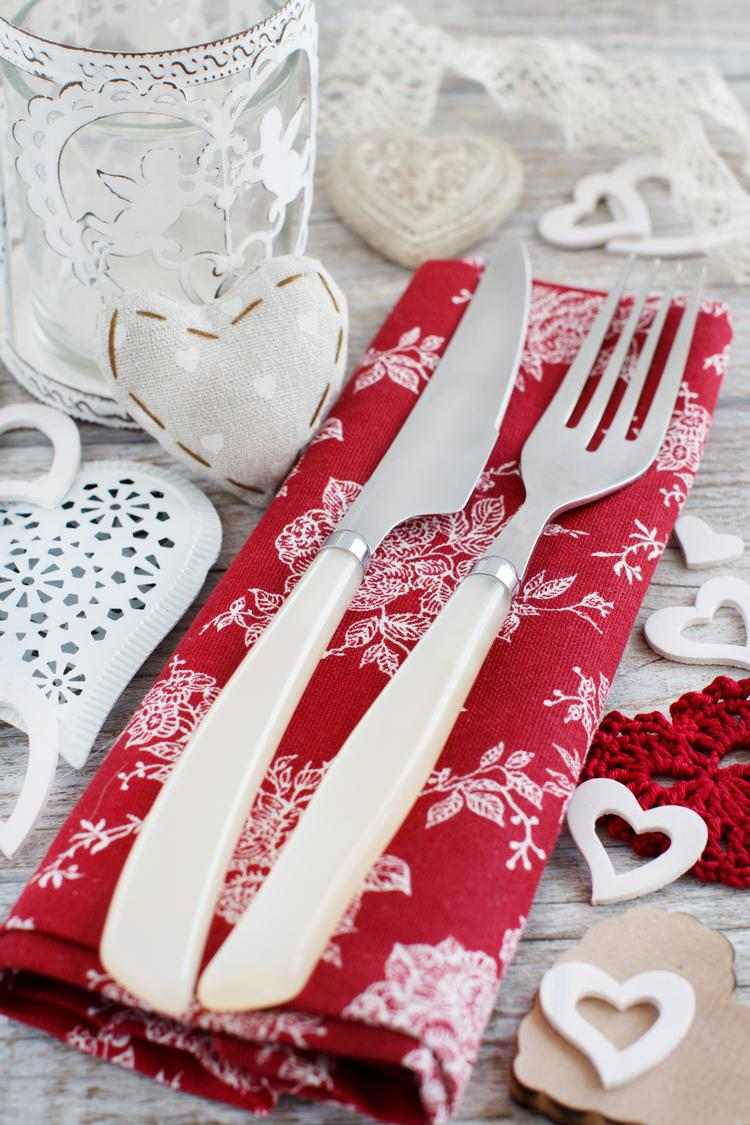 valentine day table setting ideas white and red colors