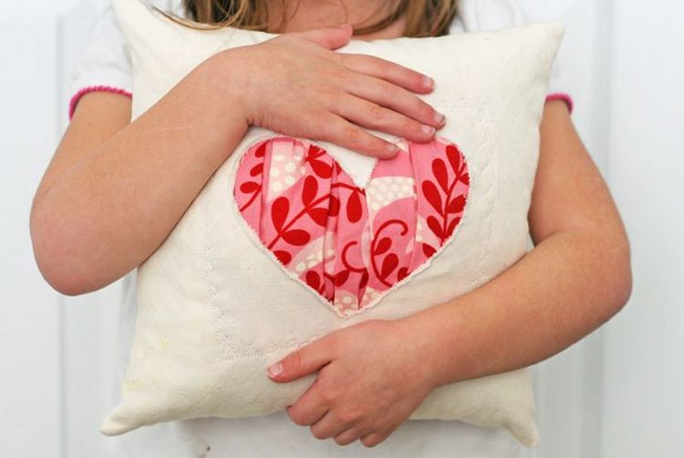 DIY Valentines Day Throw Pillow Ideas