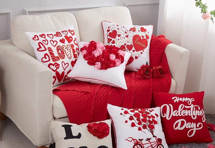 DIY-Valentines-Day-throw-pillow-ideas-quick-decoration-for-lovers-day