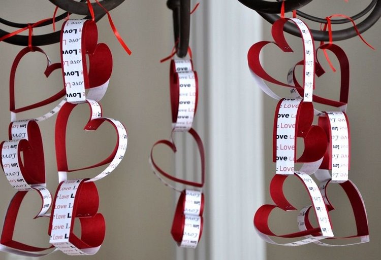 DIY paper hearts Valentines day home decorating ideas