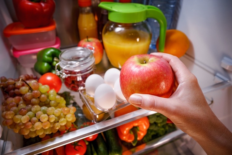 How to prevent unpleasant odors in the fridge