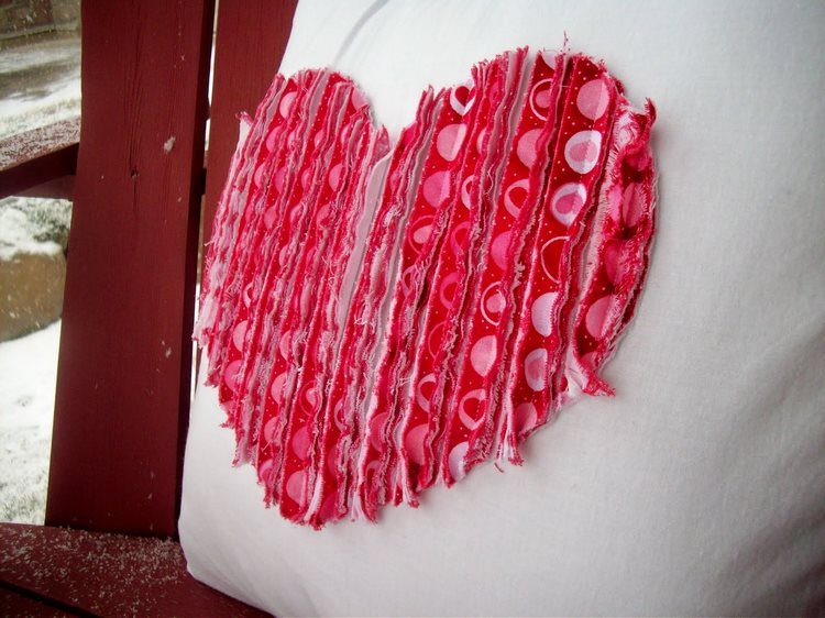 easy homemade decorative pillows for February 14