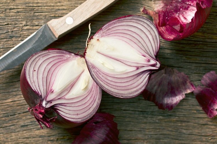halved onion will remove unpleasant smell in the fridge
