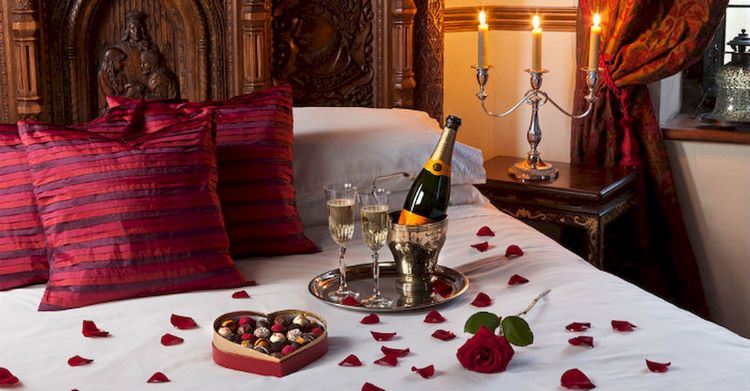 how to create a romantic decor in the bedroom
