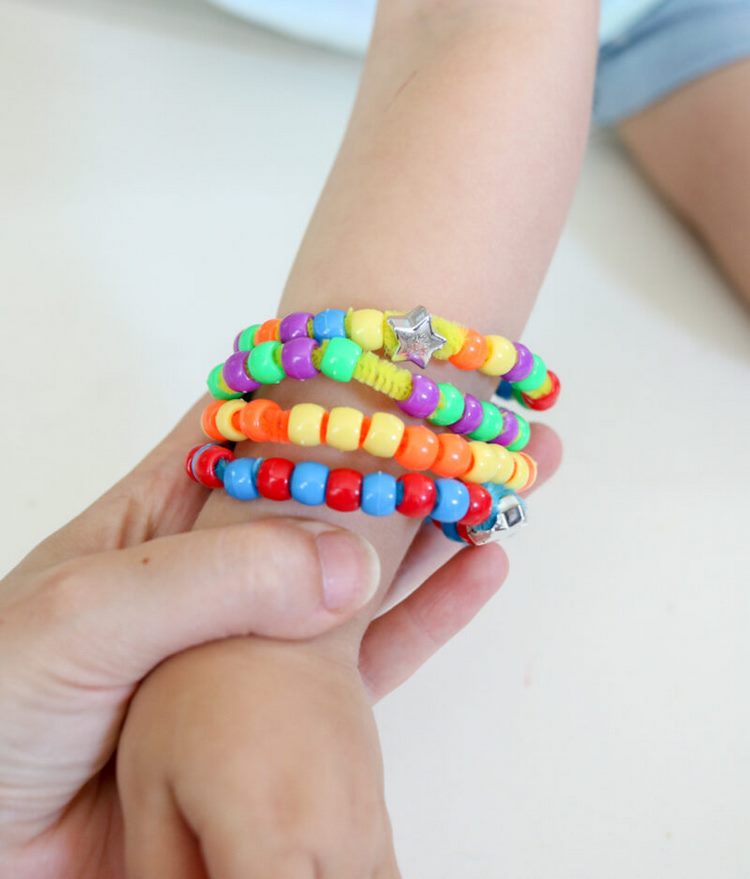 how to make pipe cleaner bracelet