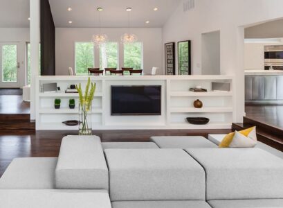 modern-home-open-plan-pony-wall-decor-in-living-space