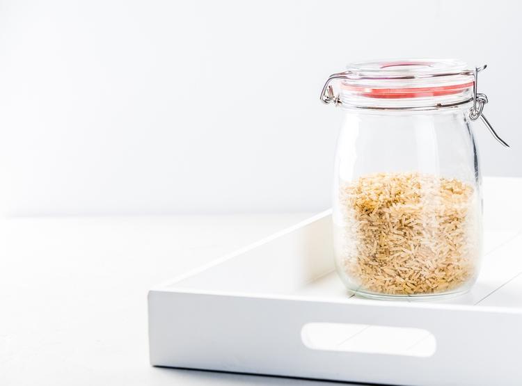 rice in a glass jar helps get rid of bad smell in the fridge
