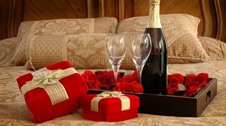 romantic bedroom decorating ideas roses gifts boxes
