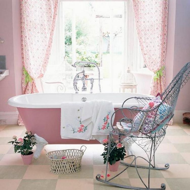 shabby-chic-elements-in-Provence-style-bathroom-design