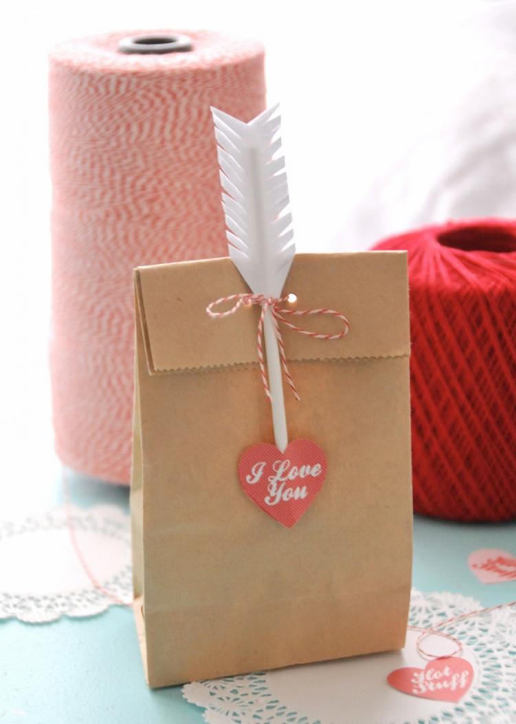 simple and easy DIY Valentines day gift wrap ideas