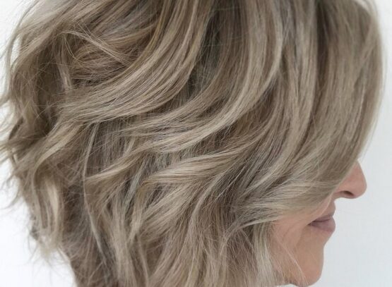 Bob-hairstyle-with-blond-and-brown-strands-to-hide-gray-hair