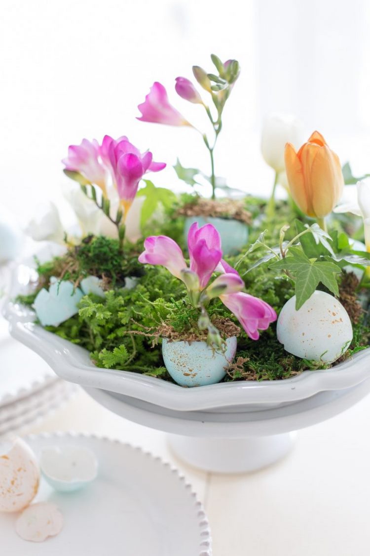 DIY Easter centerpiece ideas flowers and egg shells