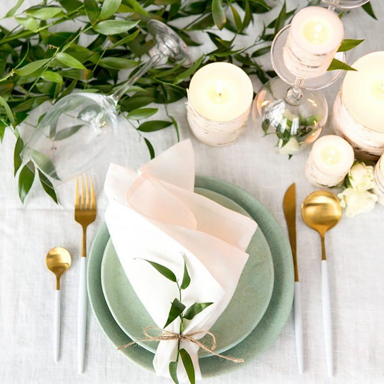 DIY quick Easter table decor napkin and greenery