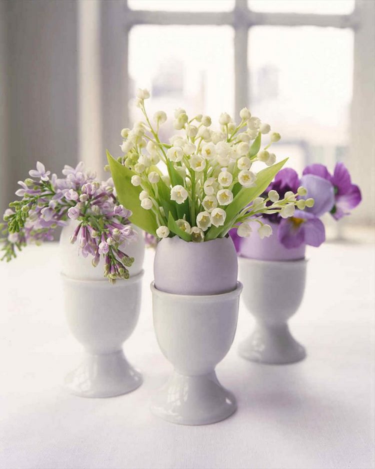 Easter table decorating ideas egg shell vases in cups