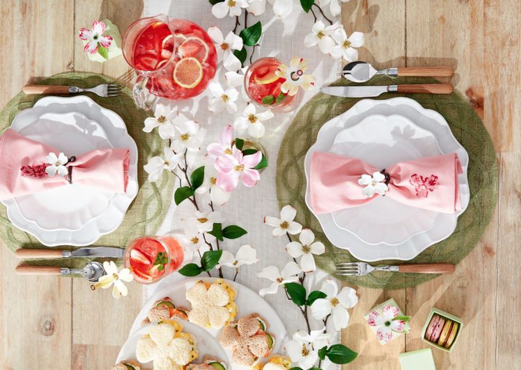 Easter tablescapes ideas pink and white color scheme