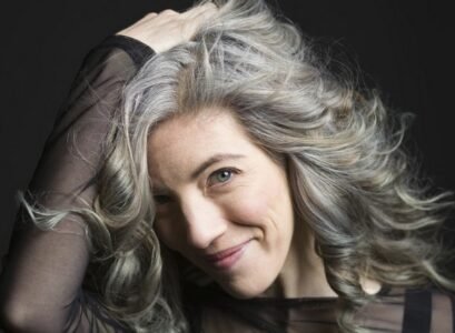 Hairstyles-gray-hair-long-with-highlights