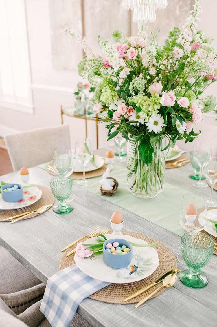 Outstanding Easter Tablescape Ideas place setting tips