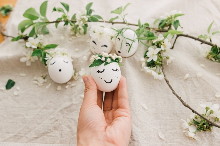 adorable easter eggs with cute faces