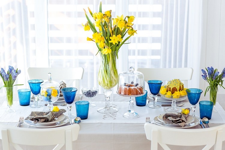 beautiful easter table ideas how to decorate the napkins