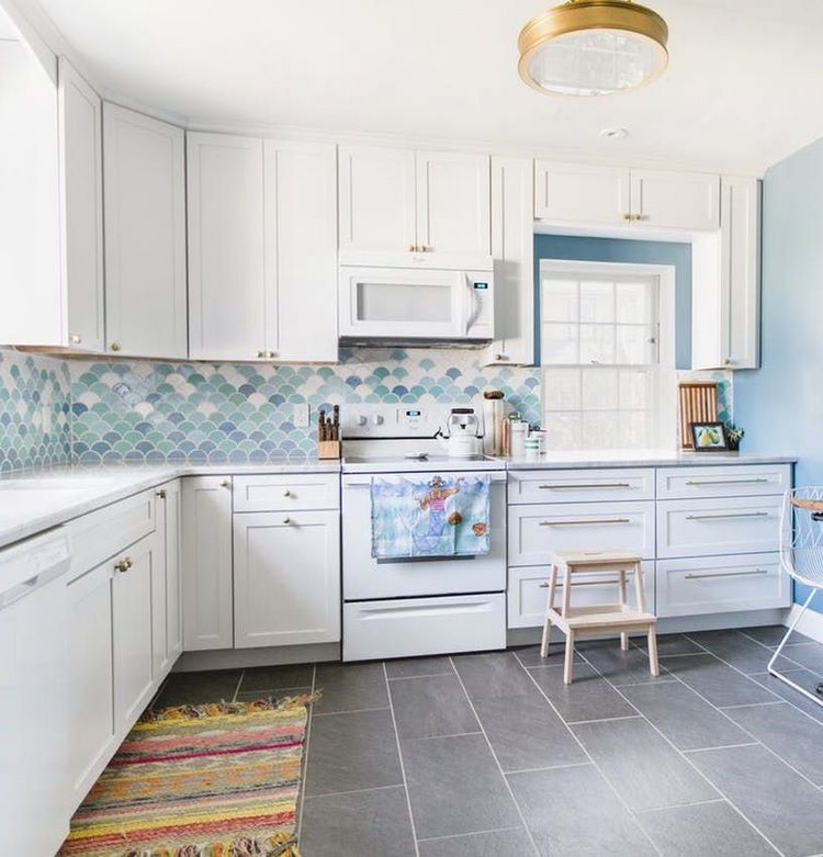 blue white tile back splash kitchen decorating ideas