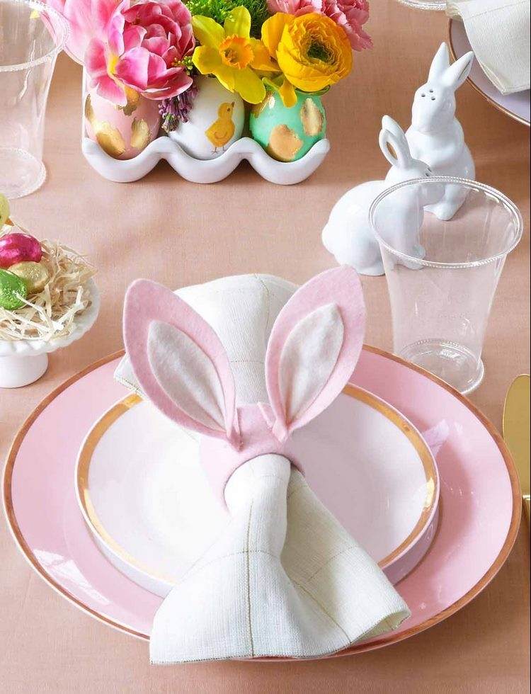bunny ear napkin Easter table in pink and white ideas