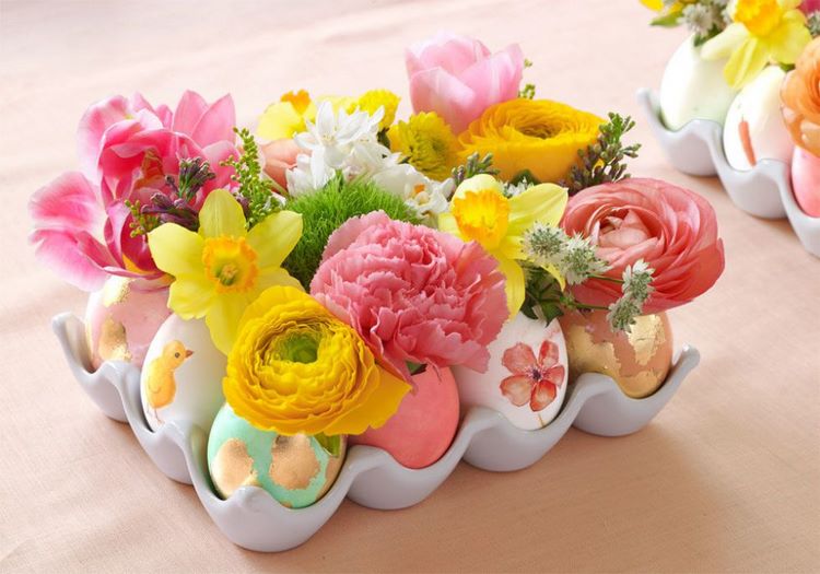 easter eggs and flowers centerpiece DIY compositions