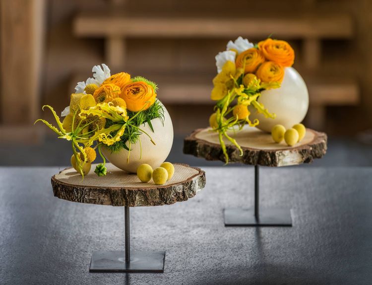 eggshell vases ideas Easter table decorating ideas