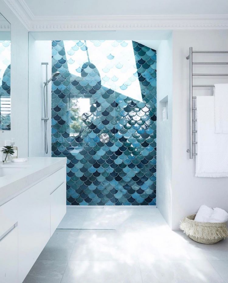 fantastic-accent-wall-in-bathroom-random-color-blue-tiles