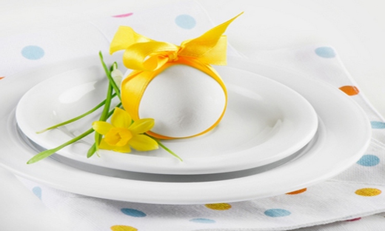 how to decorate the table for Easter