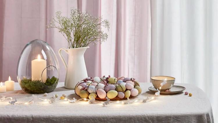 outstanding Easter table decorating ideas candle colored eggs