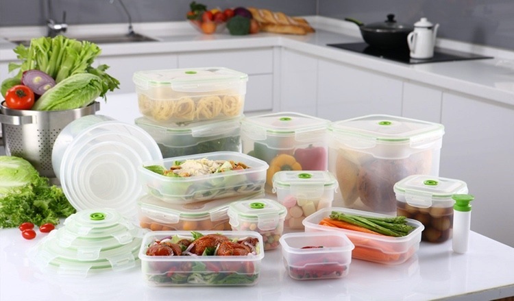 Containers for food with vacuum seal