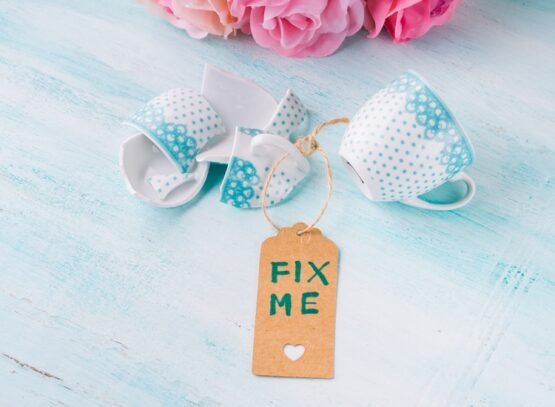 How-to-glue-broken-porcelain-plates-and-cups-at-home