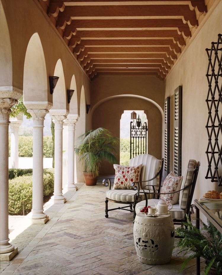 what is the difference between loggia and patio